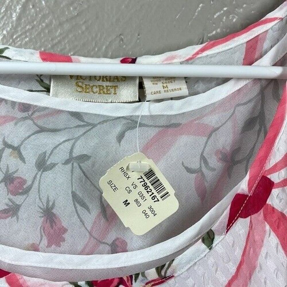 Victoria's‎ Secret Top flutter sleeve hearts flowers size medium - Picture 2 of 5